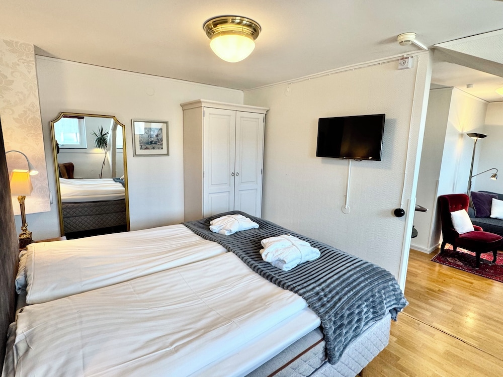 Deluxe, Suite, King Bed, Sofa