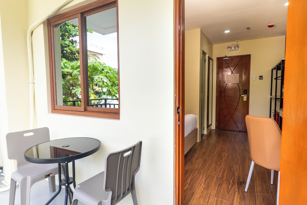 Hollywood Hotel Puerto Princesa 46/66