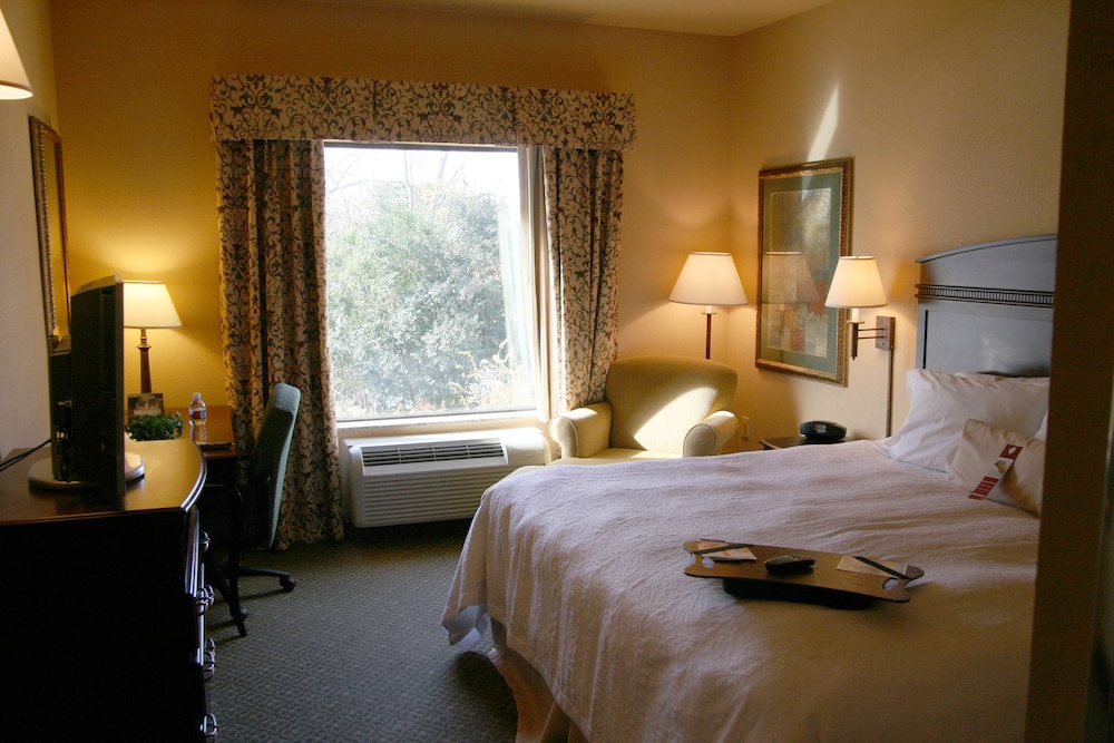 Hampton Inn & Suites Fredericksburg 9/34
