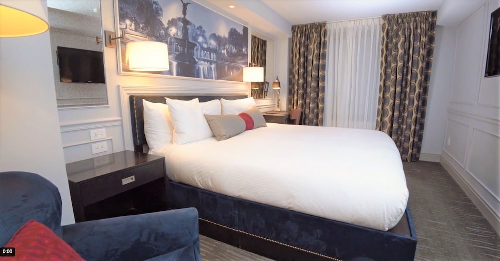 Hotel AKA Nomad 17/66