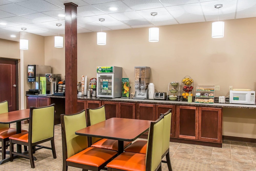 Quality Inn & Suites Houghton Downtown 35/50