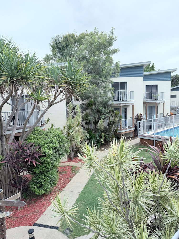 Emu Park Beach Resort 52/63