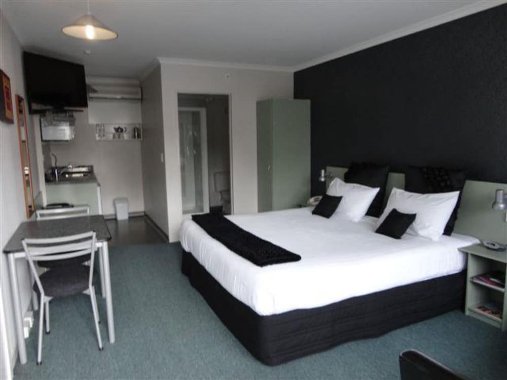 Abode on Courtenay Motor Inn 6/30