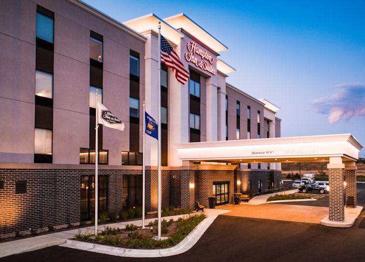 Hampton Inn Suites Wisconsin Dells Lake Delton 27/28