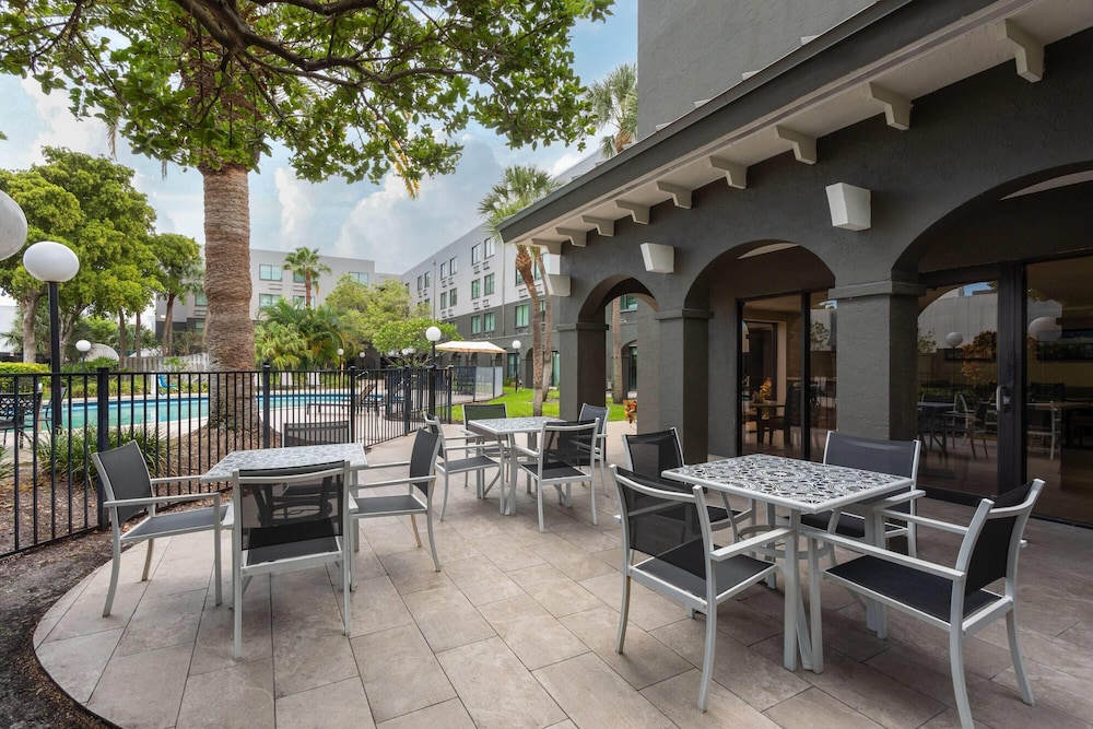 Hawthorn Extended Stay by Wyndham Ft Lauderdale Cypress Crk 28/46