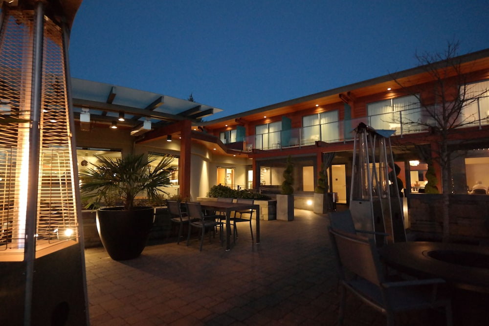 Qualicum Beach Inn 70/70