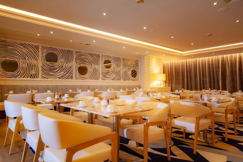 The Connacht Hotel 44/49
