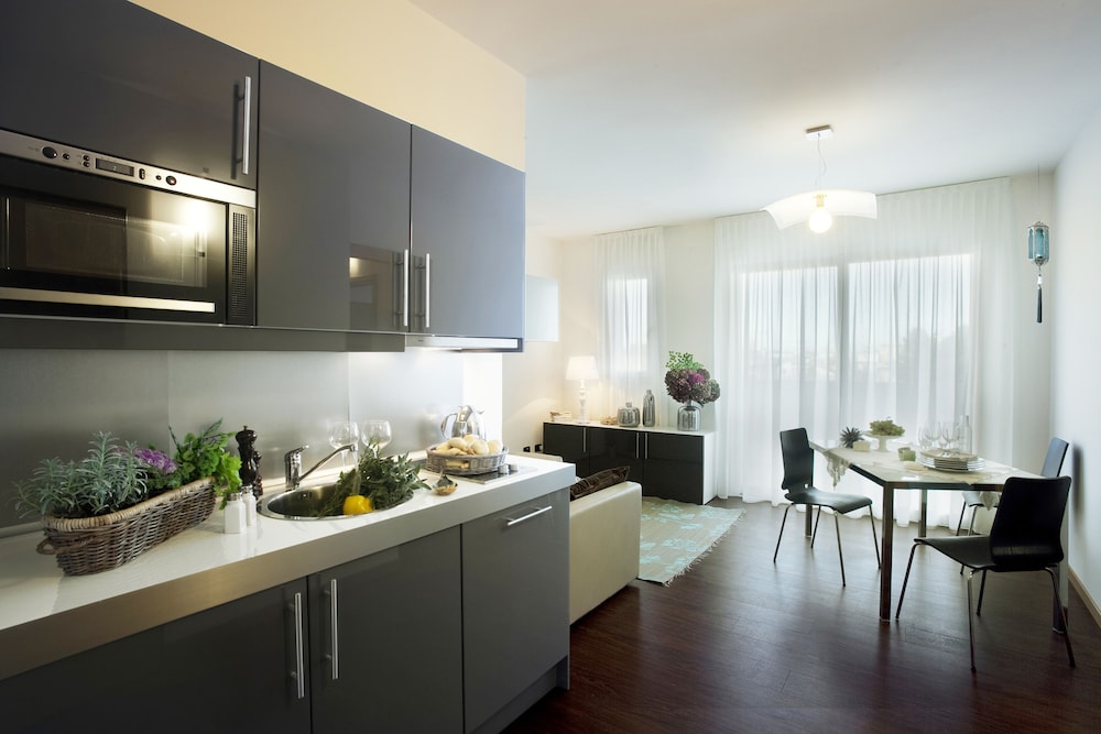 D Place Aparthotel Suite 36/44