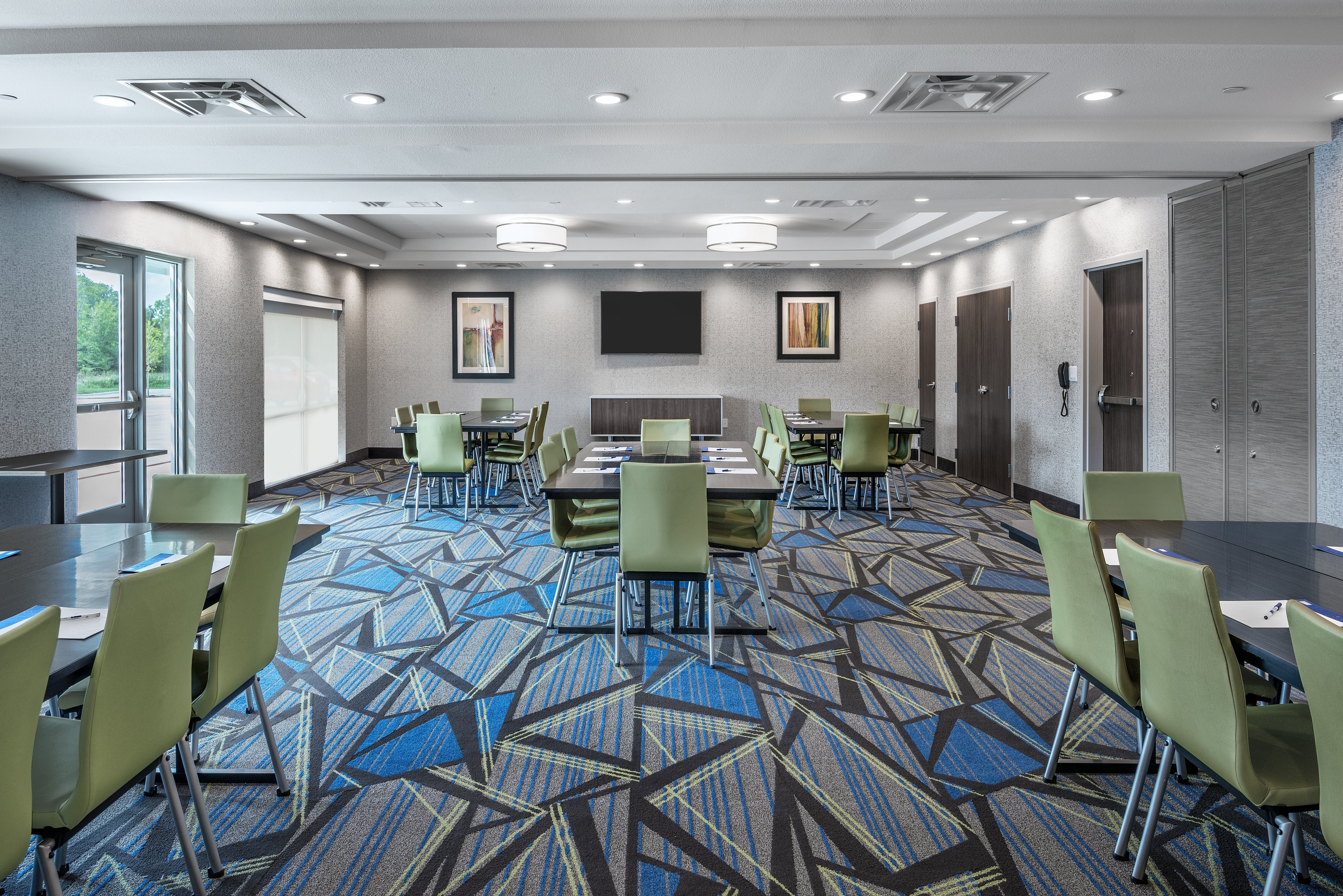 Holiday Inn Express & Suites Bryan 53/69