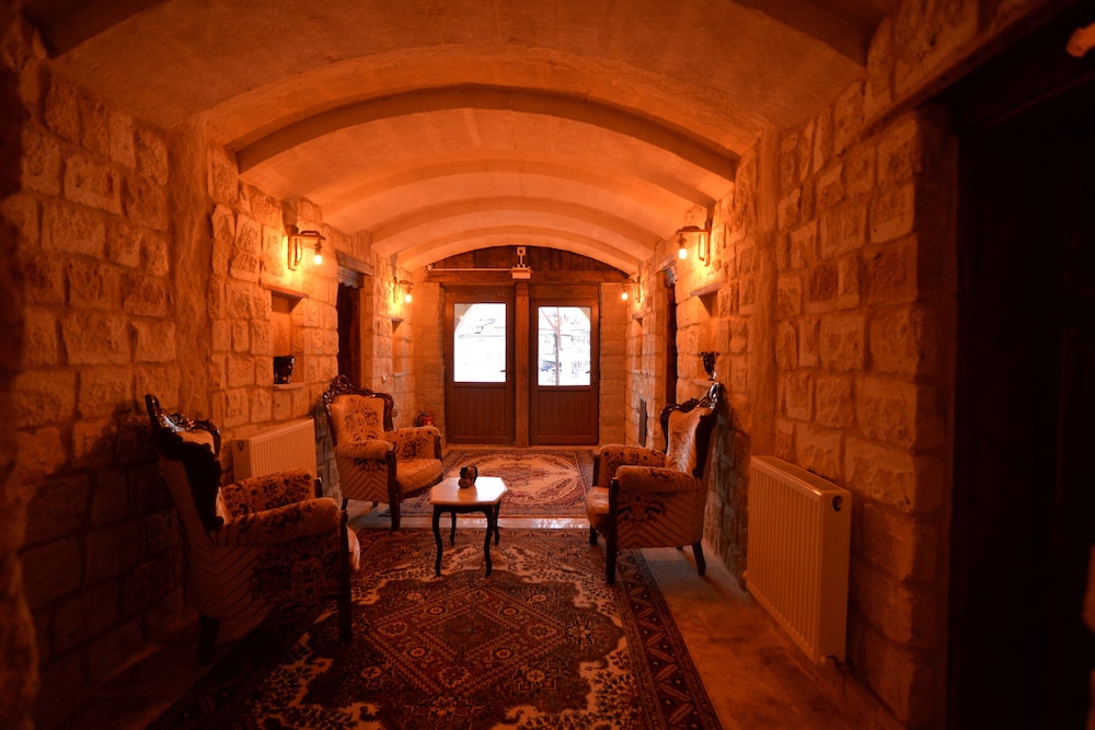The Cave House 28/38