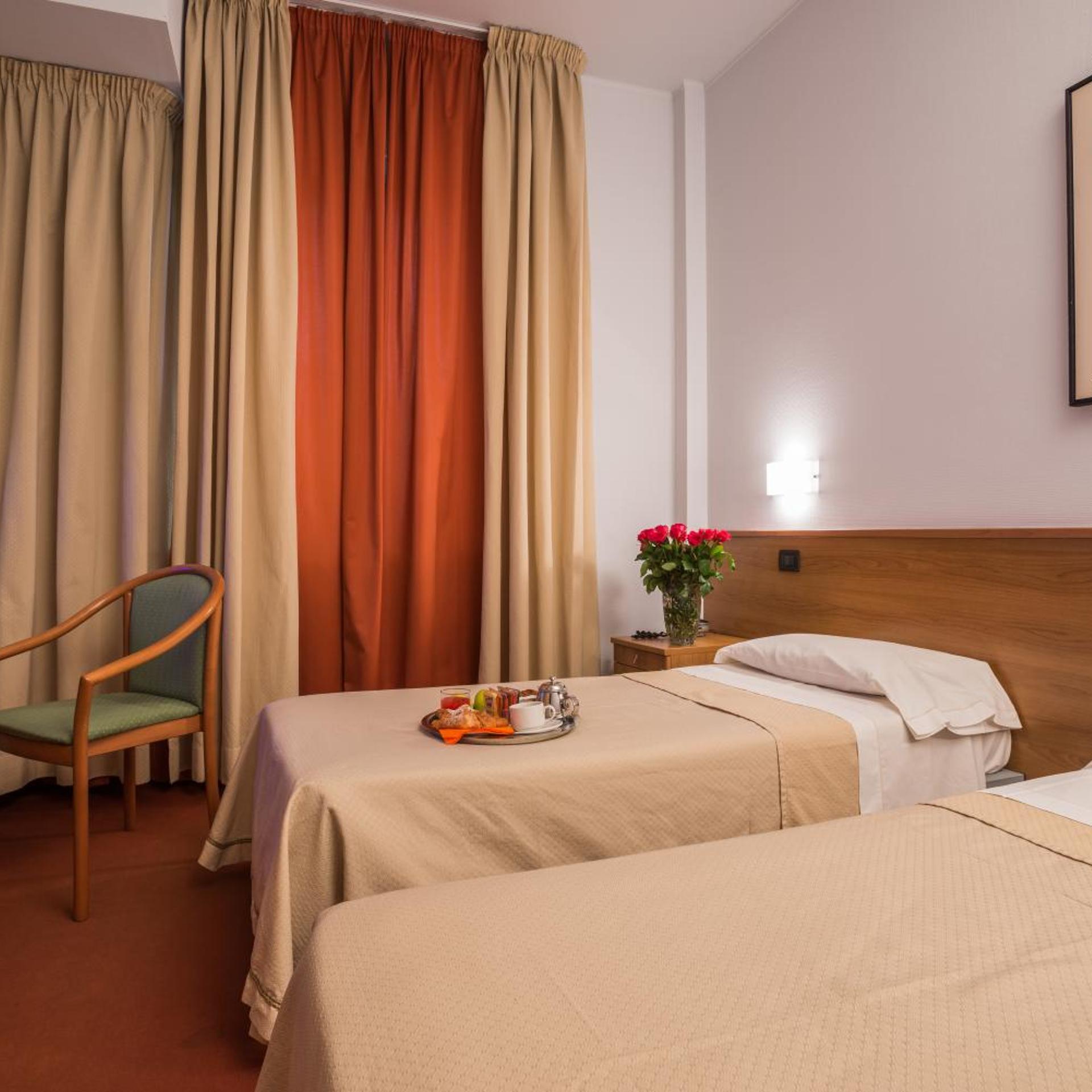 غرفة بسريرين منفصلين، Hotel Lux 3/10