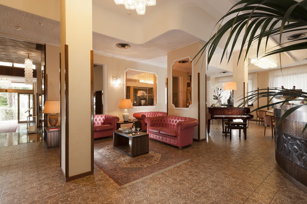 Waldorf Suite Hotel 28/47