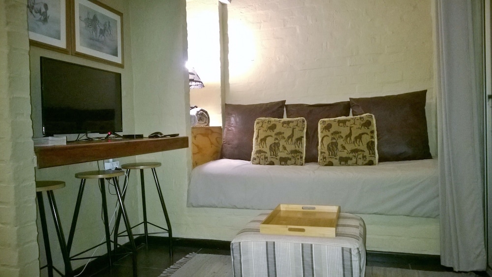 Green Hills Forest Lodge 22/27