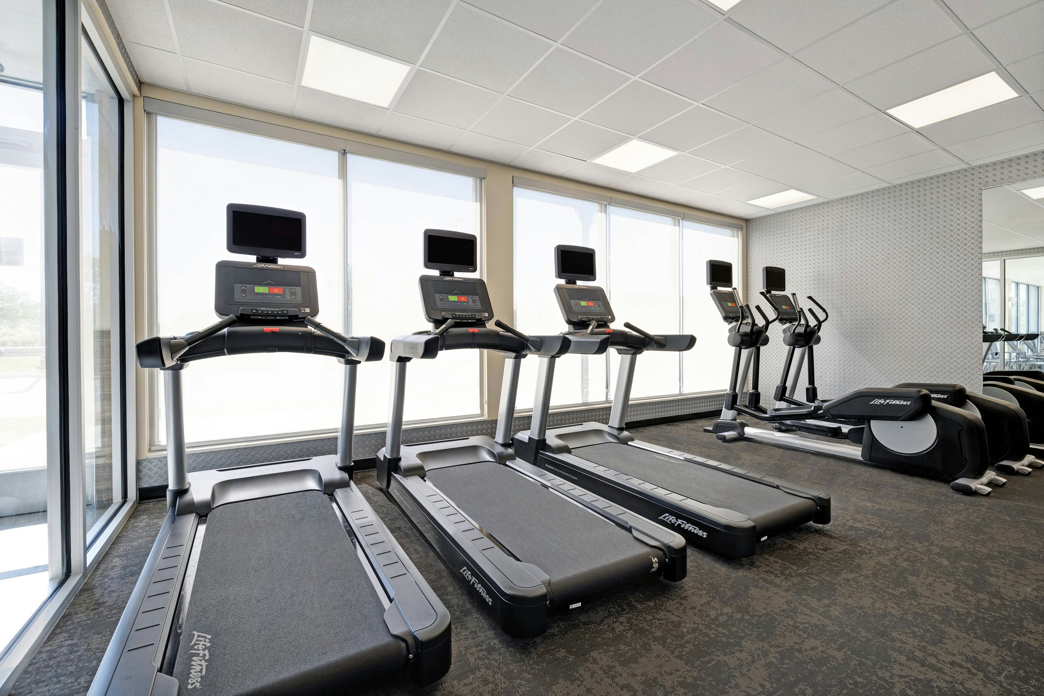 Fairfield Inn & Suites by Marriott Milwaukee Brookfield 16/23