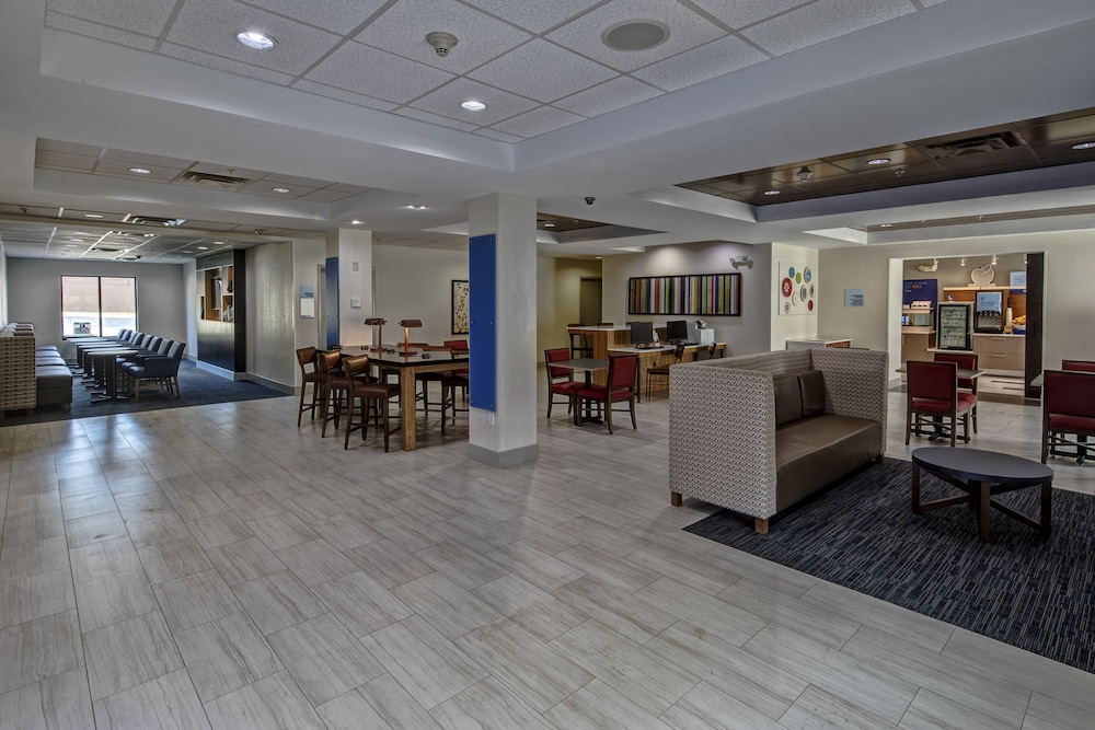 Holiday Inn Express Hotel Suites Smyrna Nashville Area 8/41