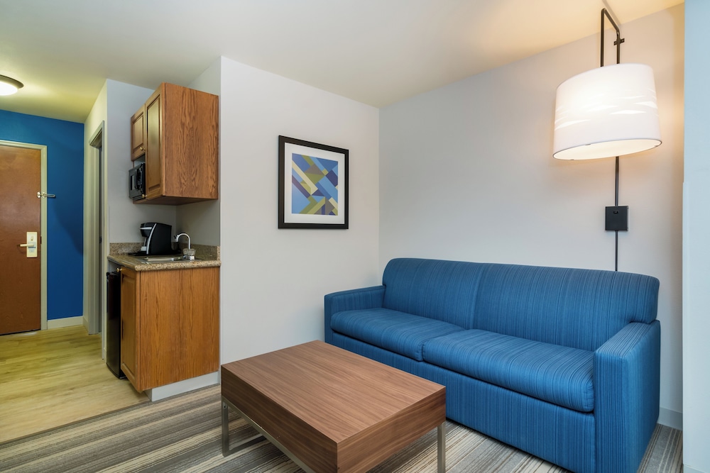Holiday Inn Express & Suites Rocky Mount/Smith Mtn Lake 53/75