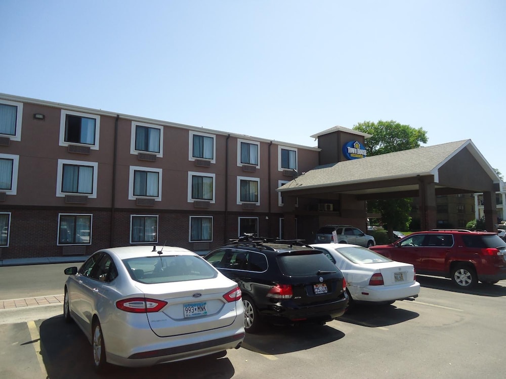 Town House Extended Stay Hotel Downtown 58/64