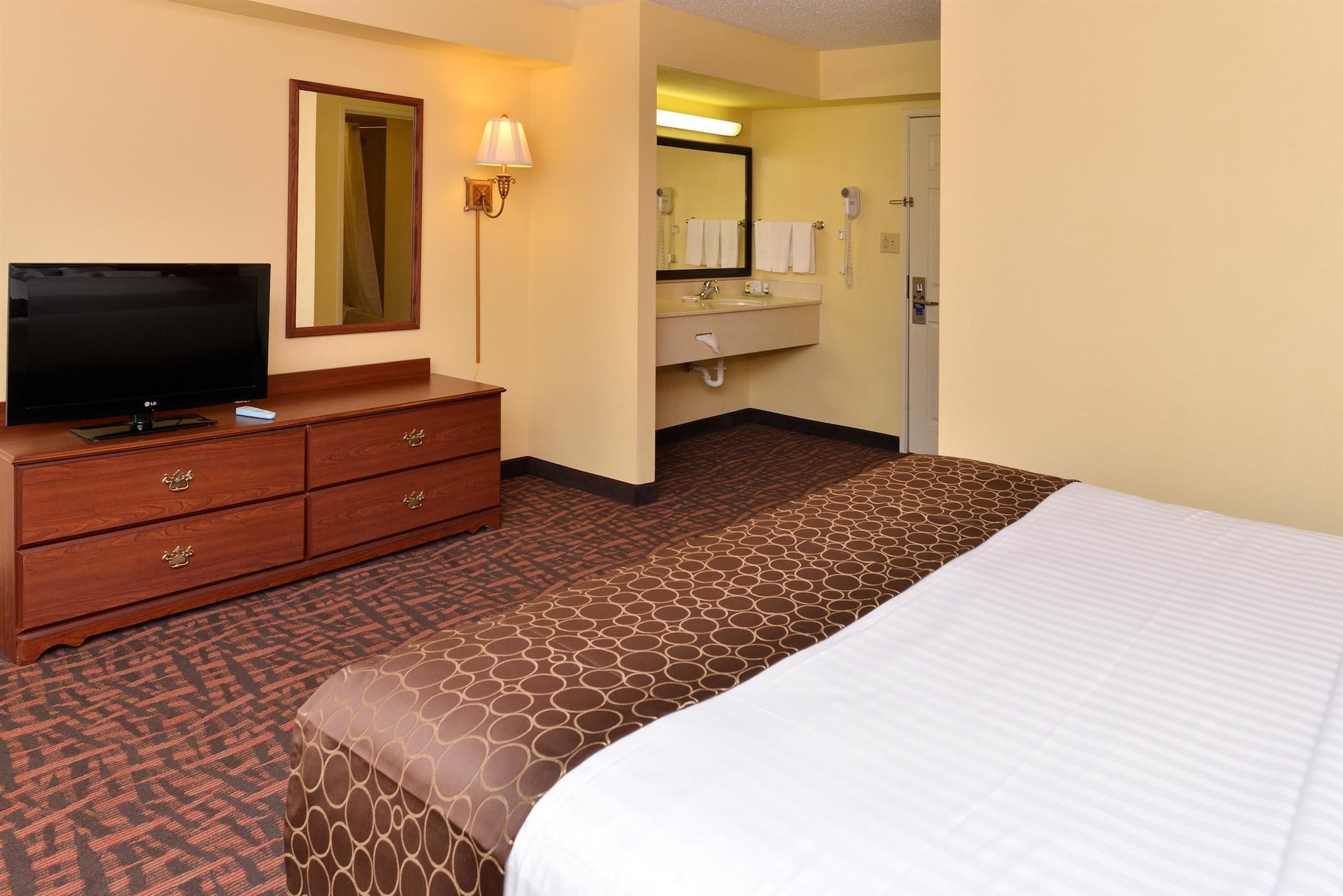 غرفة قياسية بسرير كينج، Best Western Louisville East Inn & Suites 5/10