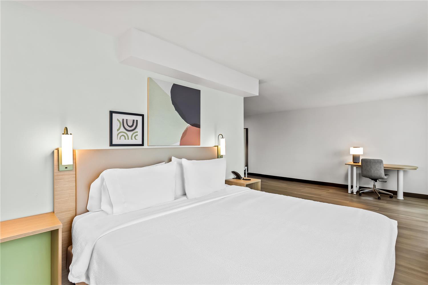 Spark by Hilton Oak Forest 6/48