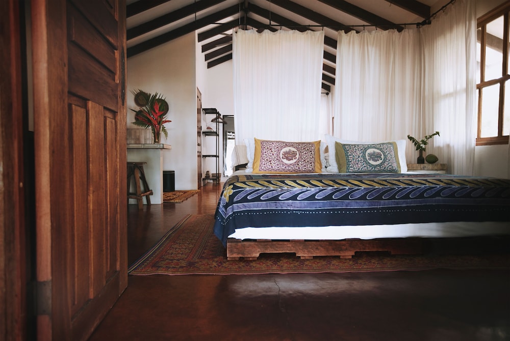 Deluxe, King and Twin Beds, Ocean Front