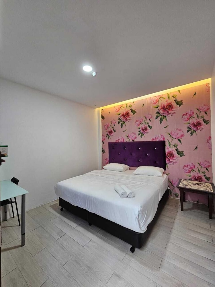 V GARDEN HOTEL 7/34