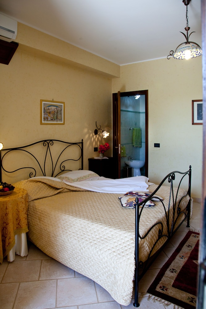 ROOM, TRIPLE