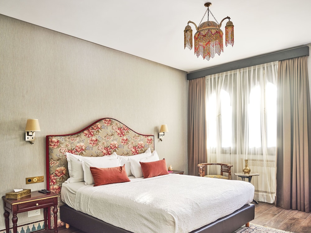 Senior, Family, Suite, 4 Beds, 2 King Beds