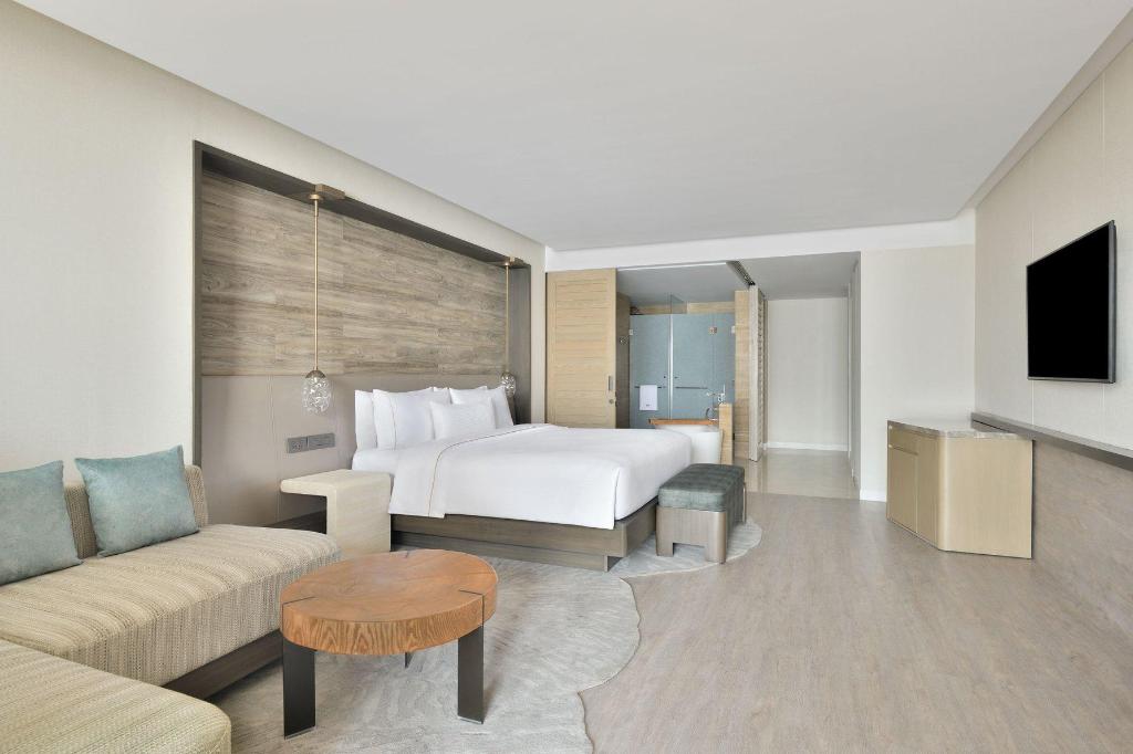 Westin, Guest Room, Family, King Bed, Mountain View, Balcony