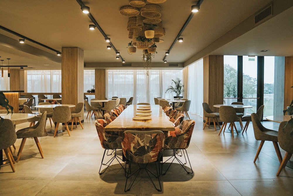 Howard Johnson by Wyndham Resistencia La Ribera 44/48