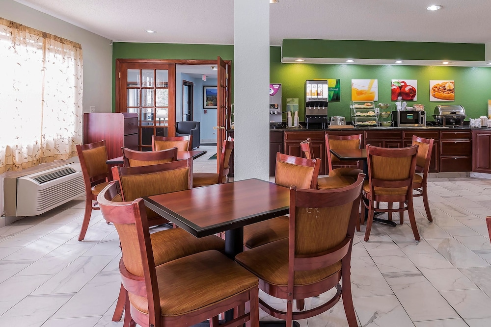 Quality Inn Sycamore - DeKalb 37/43