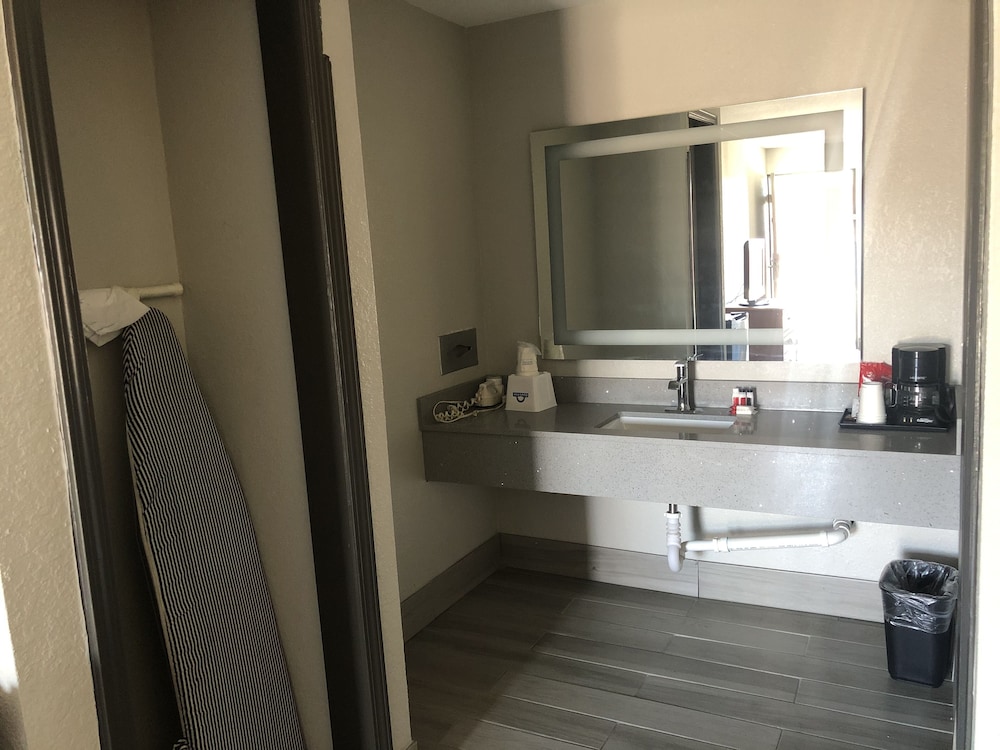 Days Inn & Suites By Wyndham Vicksburg 33/33