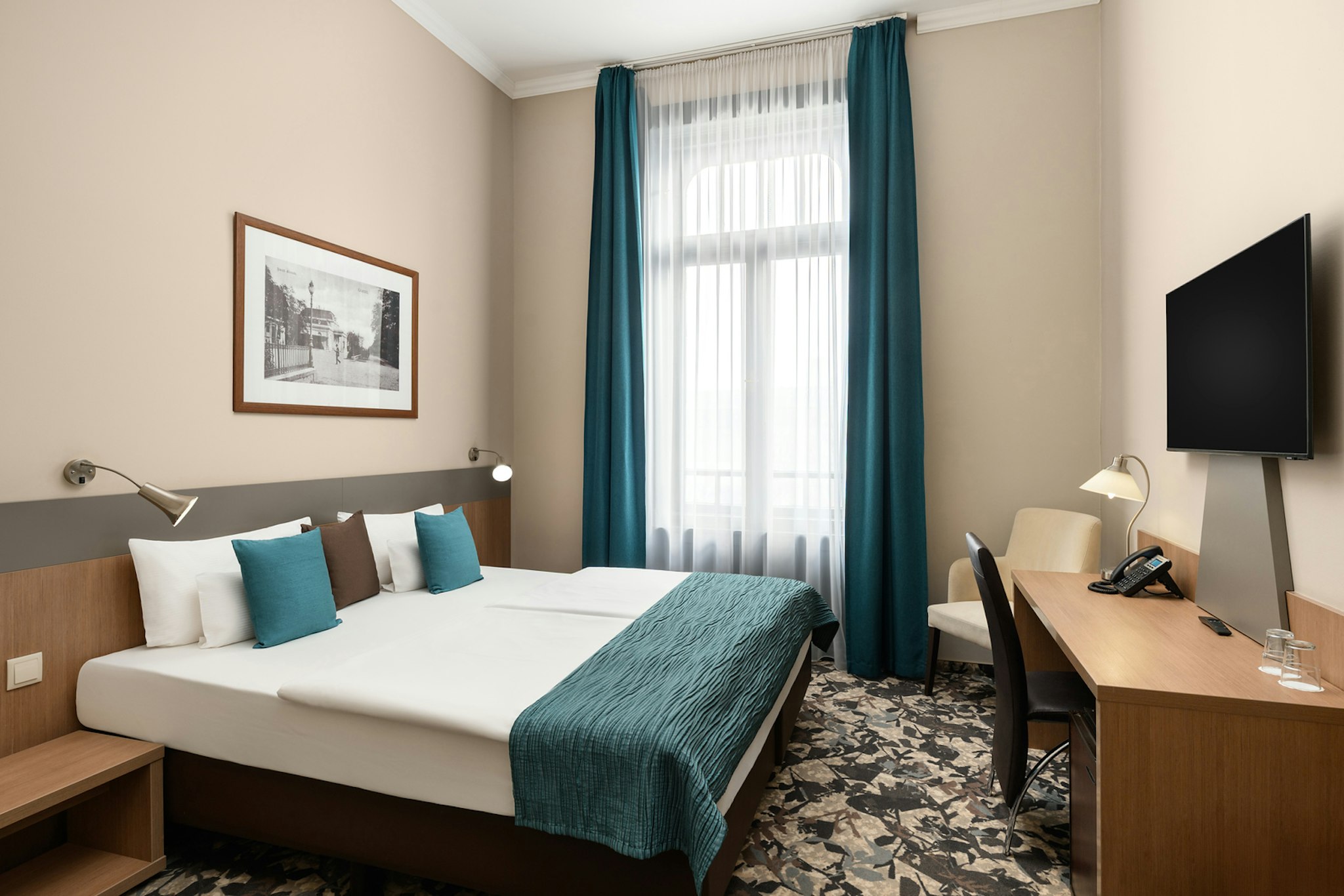 ERZSEBET KIRALYNE HOTEL 35/43