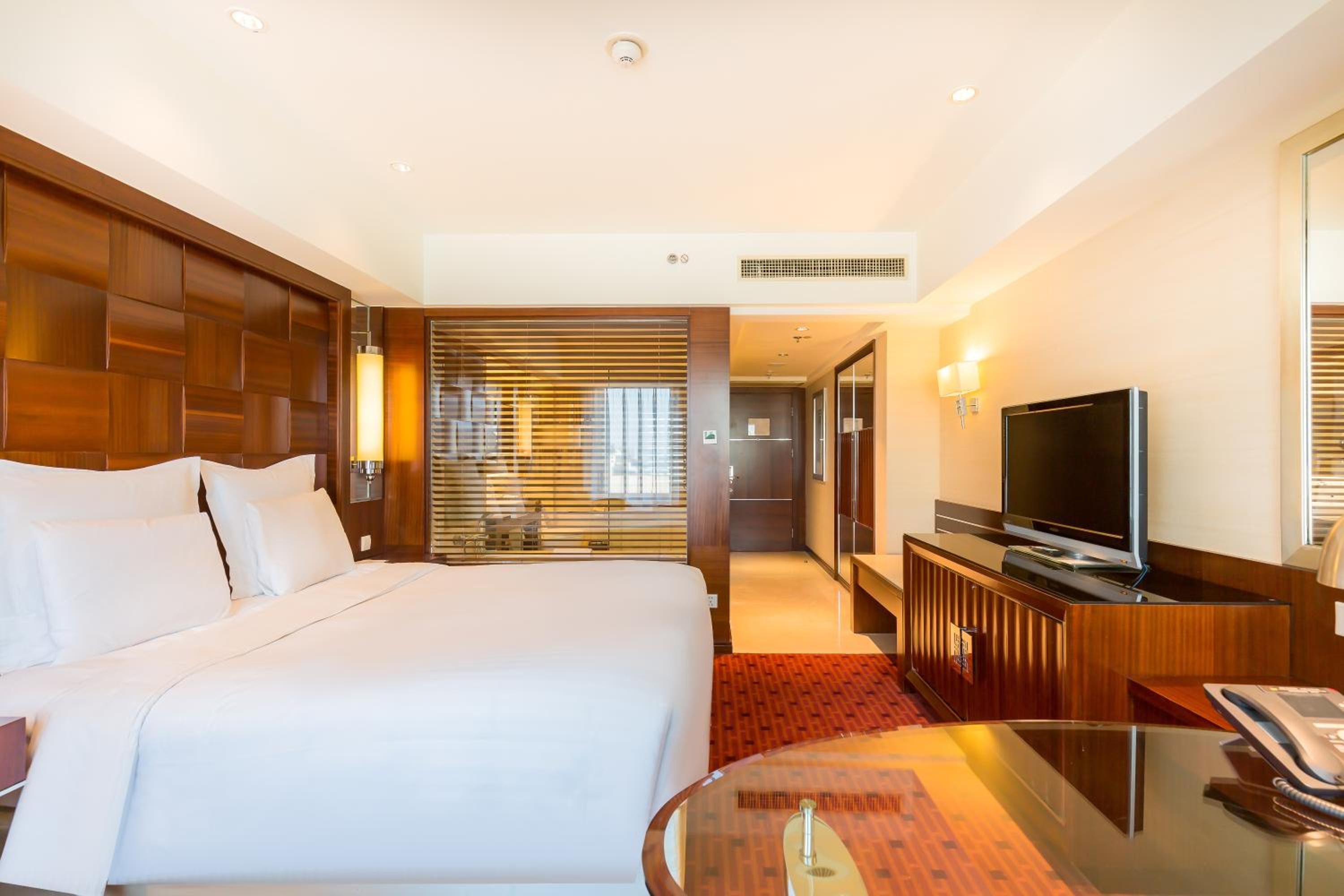 Superior, Queen Bed