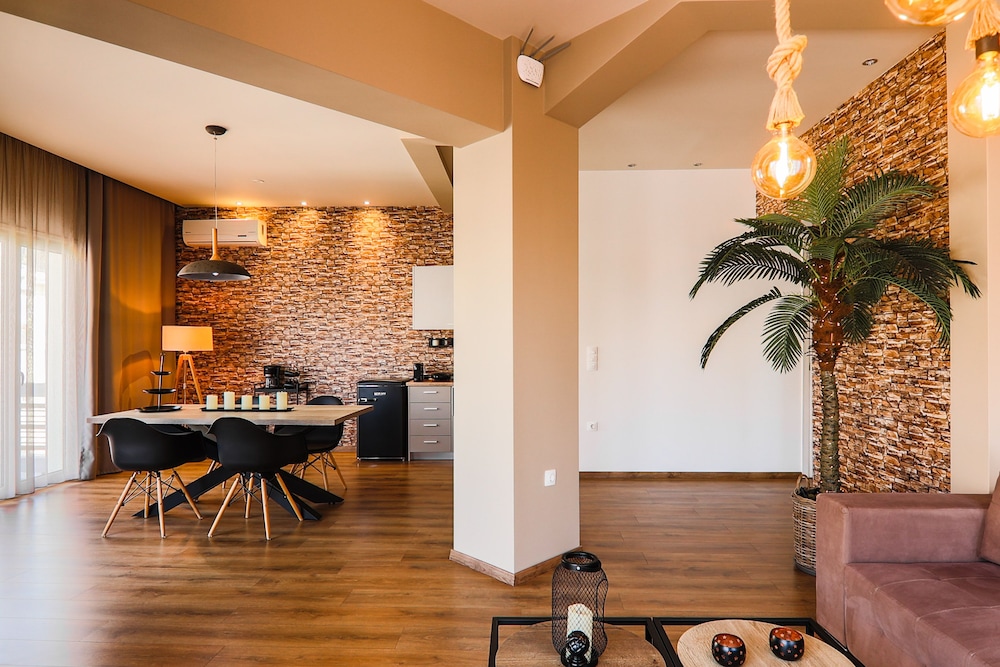 Superior One Luxury Apartments 3/33