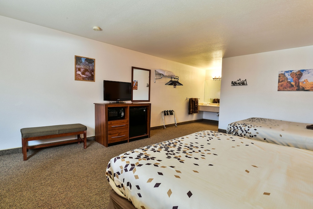 Adventure Inn & Motel 20/43