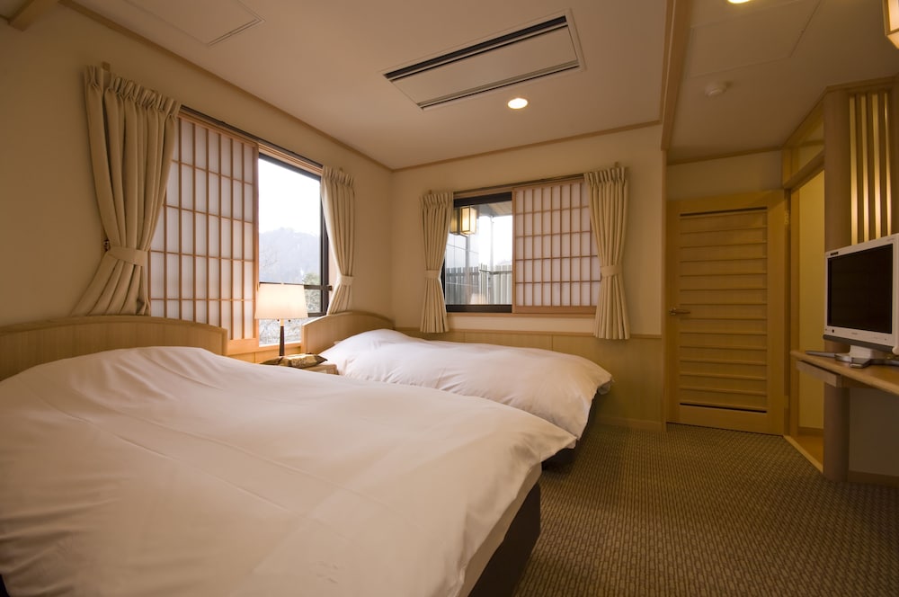 Ooike Hotel 6/50