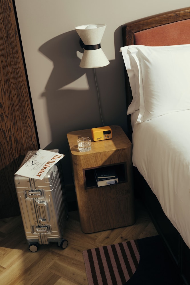 Sanctuary, King Bed