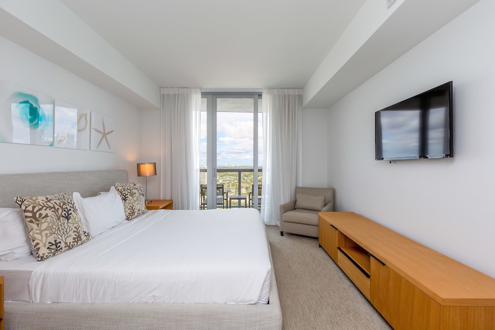 2 Bedrooms, Condo, Luxury, 1 King and 2 Double Beds, Bay View, Sofa, Kitchen