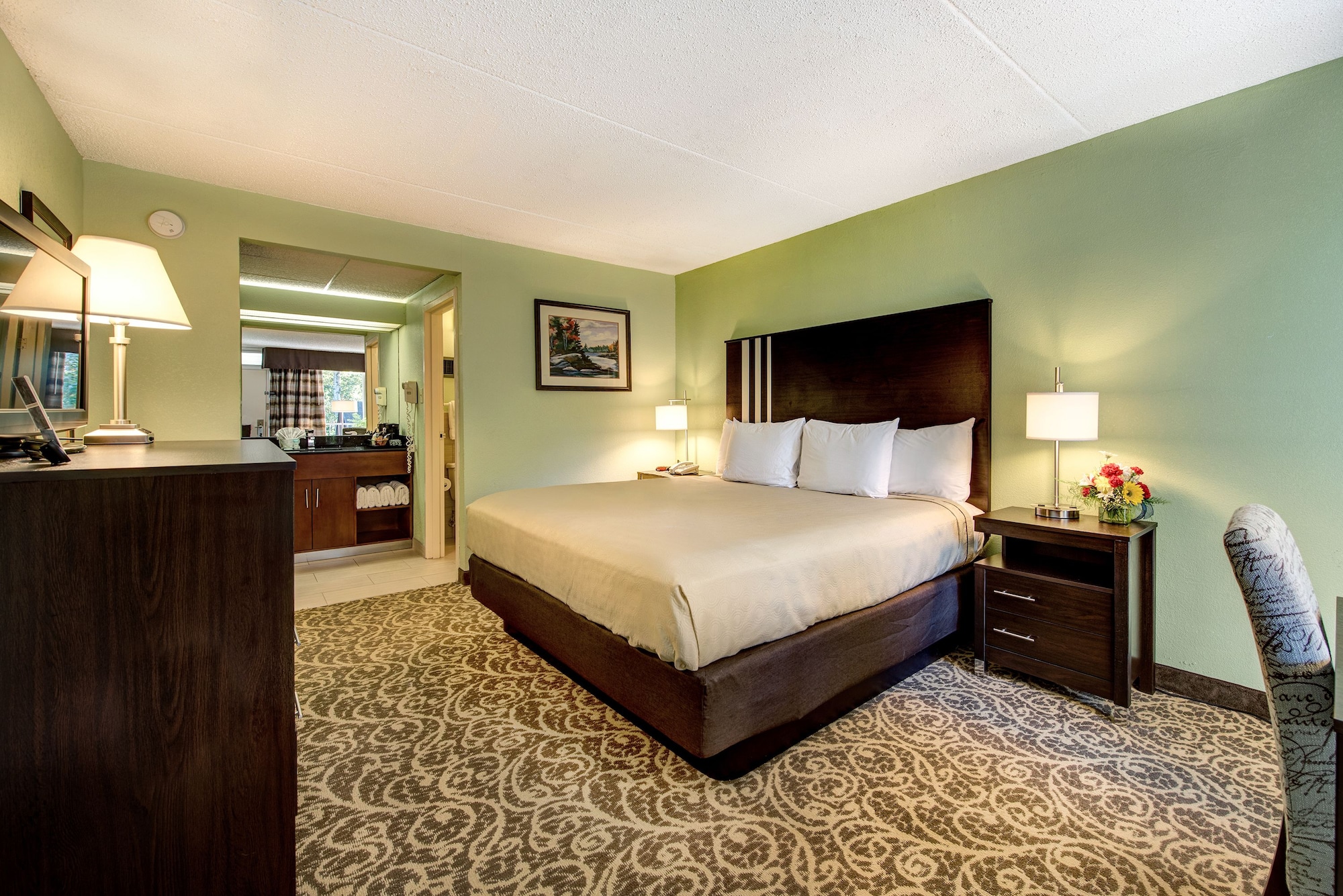 EXTERIOR, STANDARD, KING BED