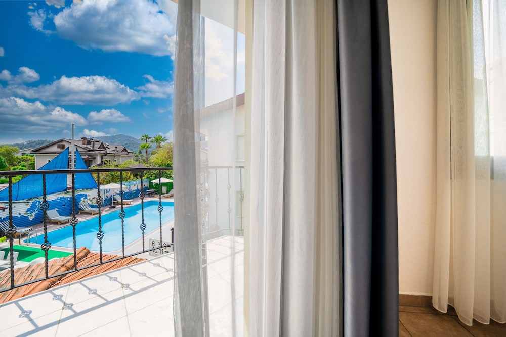 Dedeminn Garden Hotel 53/60