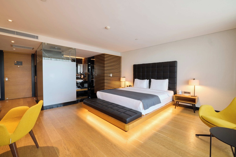 METROPOLITAN HOTELS BOSPHORUS 23/75