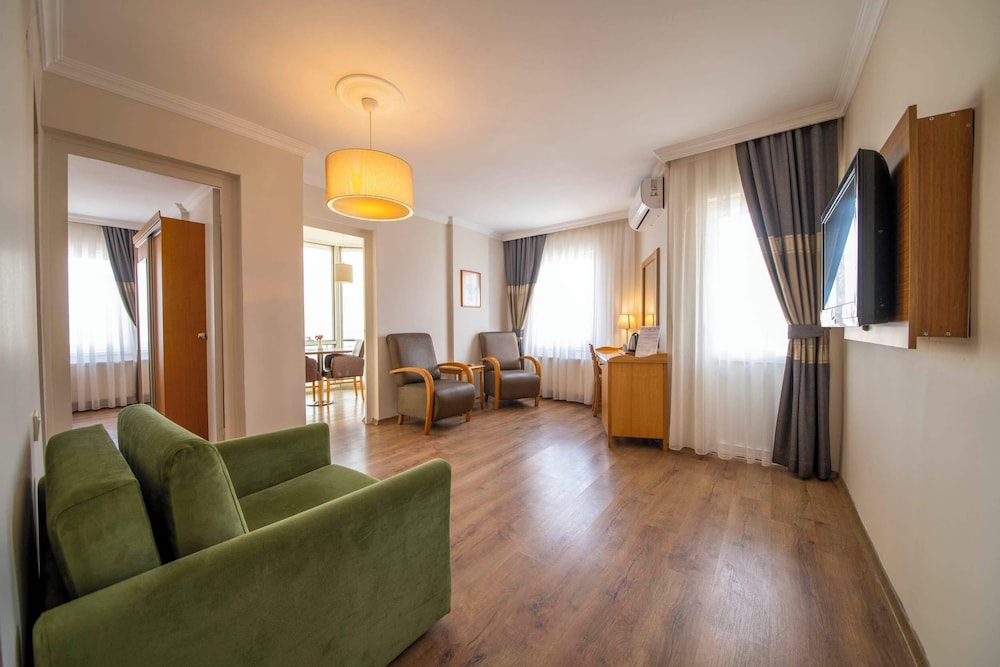 Canak Hotel 33/61