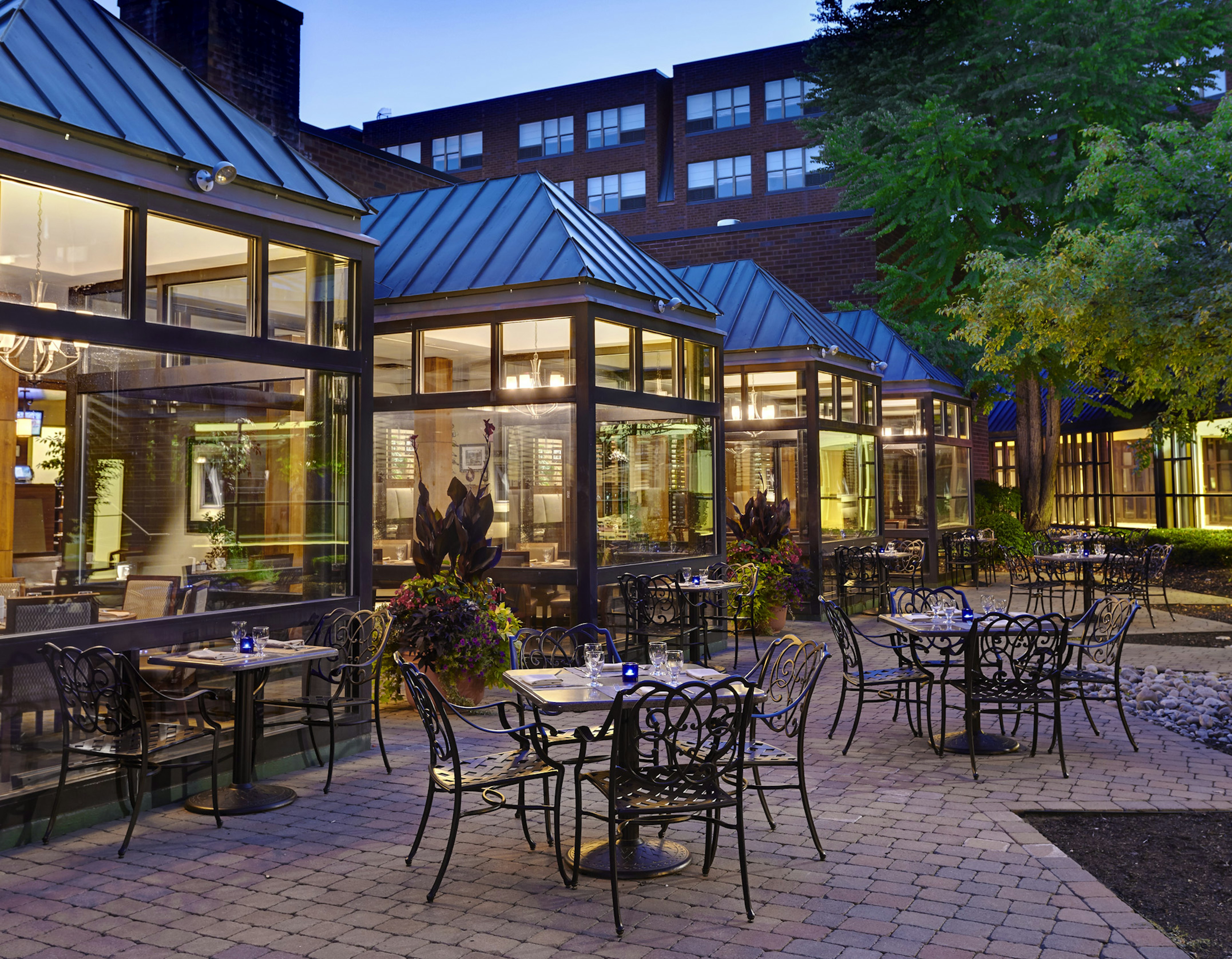 THE SARATOGA HILTON 49/75