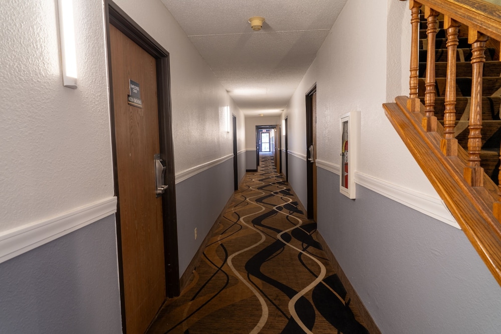 Coratel Inn & Suites by Jasper Hastings 25/50
