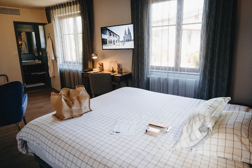 Deluxe, Queen Bed