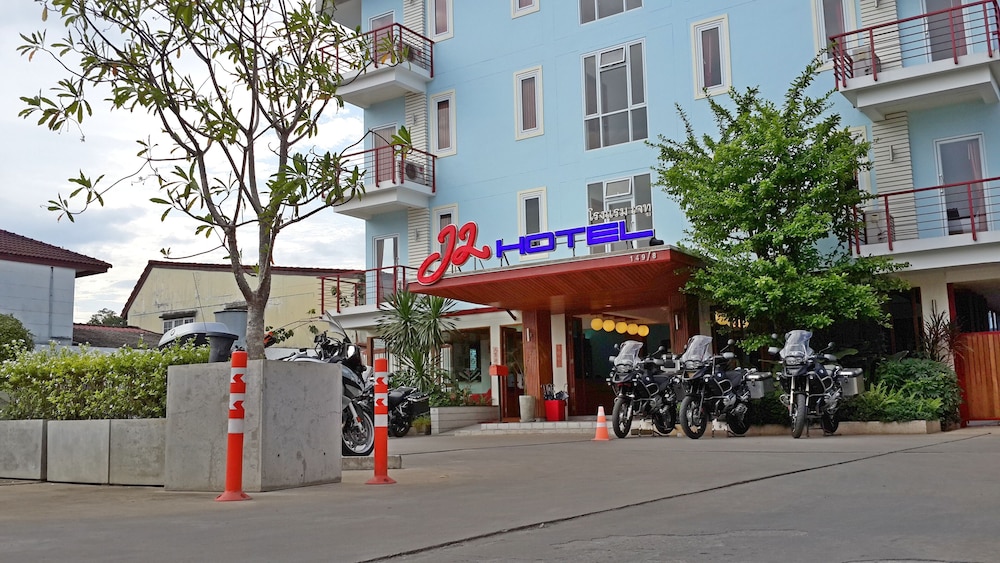 J2 Hotel 41/44