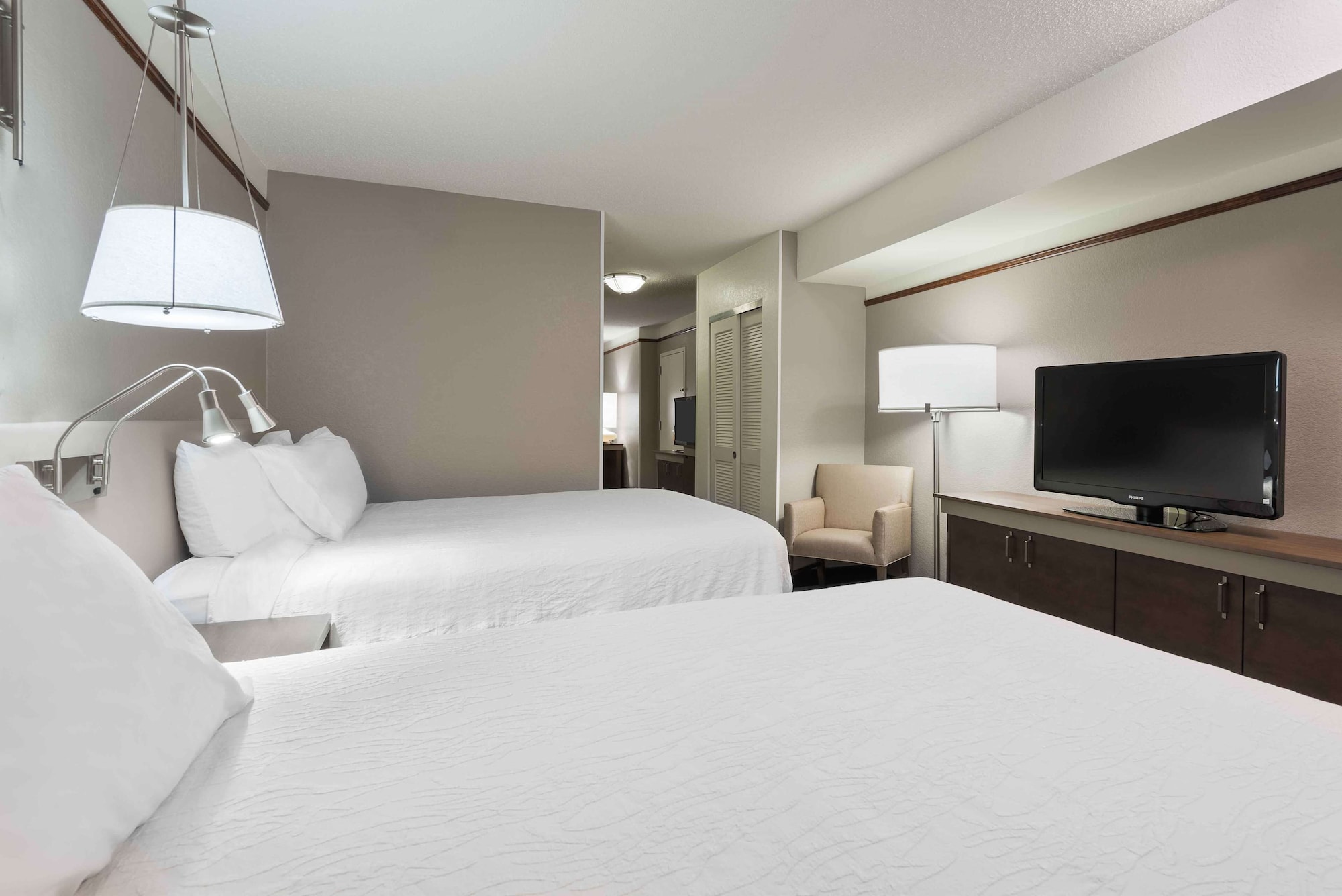 JUNIOR SUITE, 2 QUEEN BEDS, SOFA