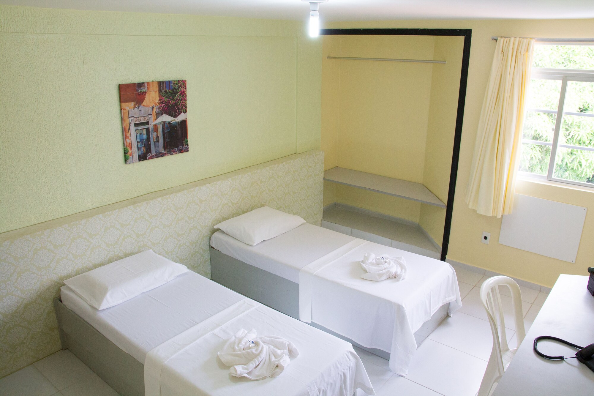 ROOM, DOUBLE BED