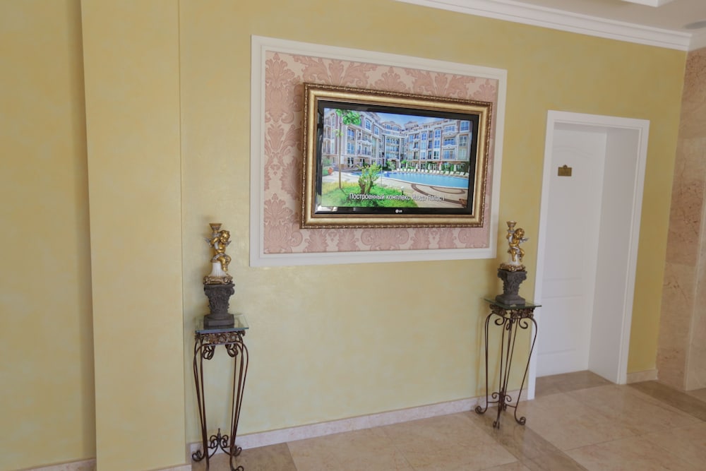 Venera and Anastasia Palace Apartments 35/75