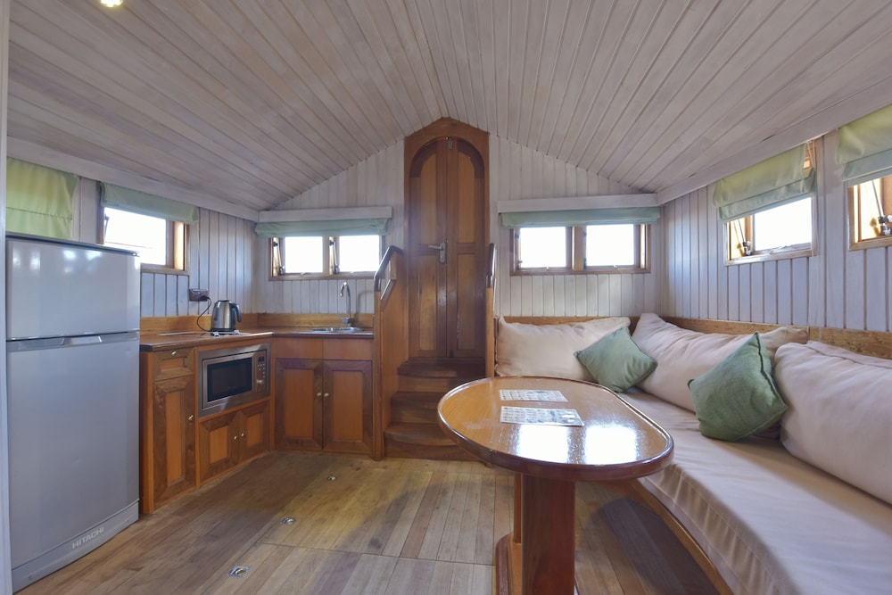 Safari Island Resort 12/58